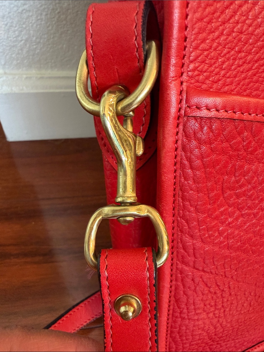 Vintage Dooney & Bourke Red Pebbled Leather Turn-Lock Crossbody - Picture 4 of 13